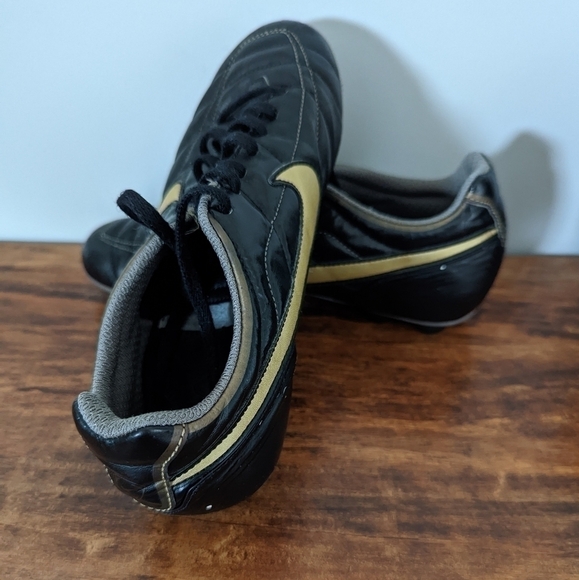 2/$15 CHILDREN'S (Girls/Boys) nike soccer cleats/Shoes- black and gold- size 5Y - Picture 2 of 4